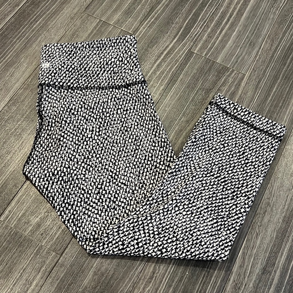 Lululemon Wunder Under crop leggings